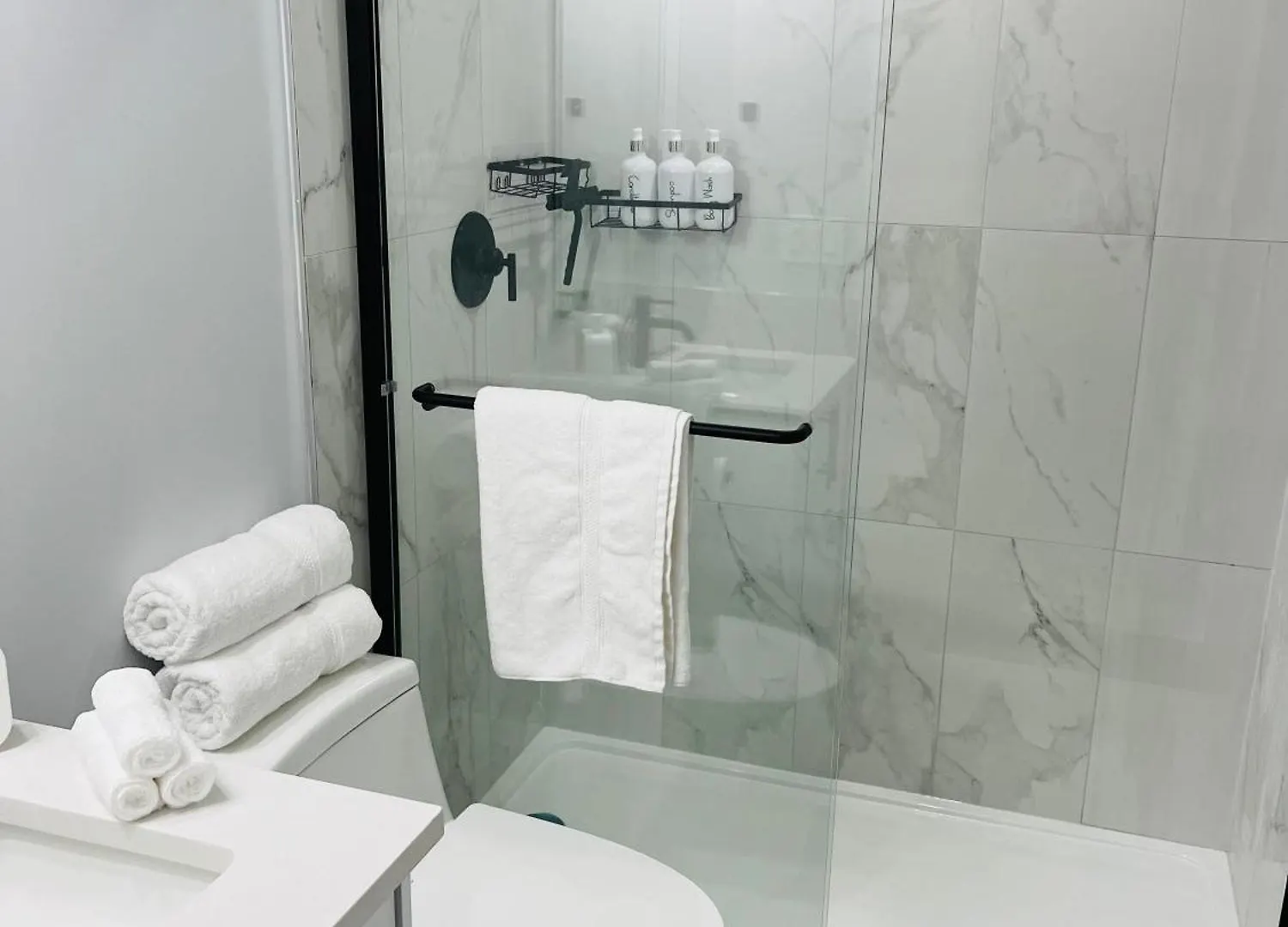 Amy'S 2-Bedroom Residence YYC