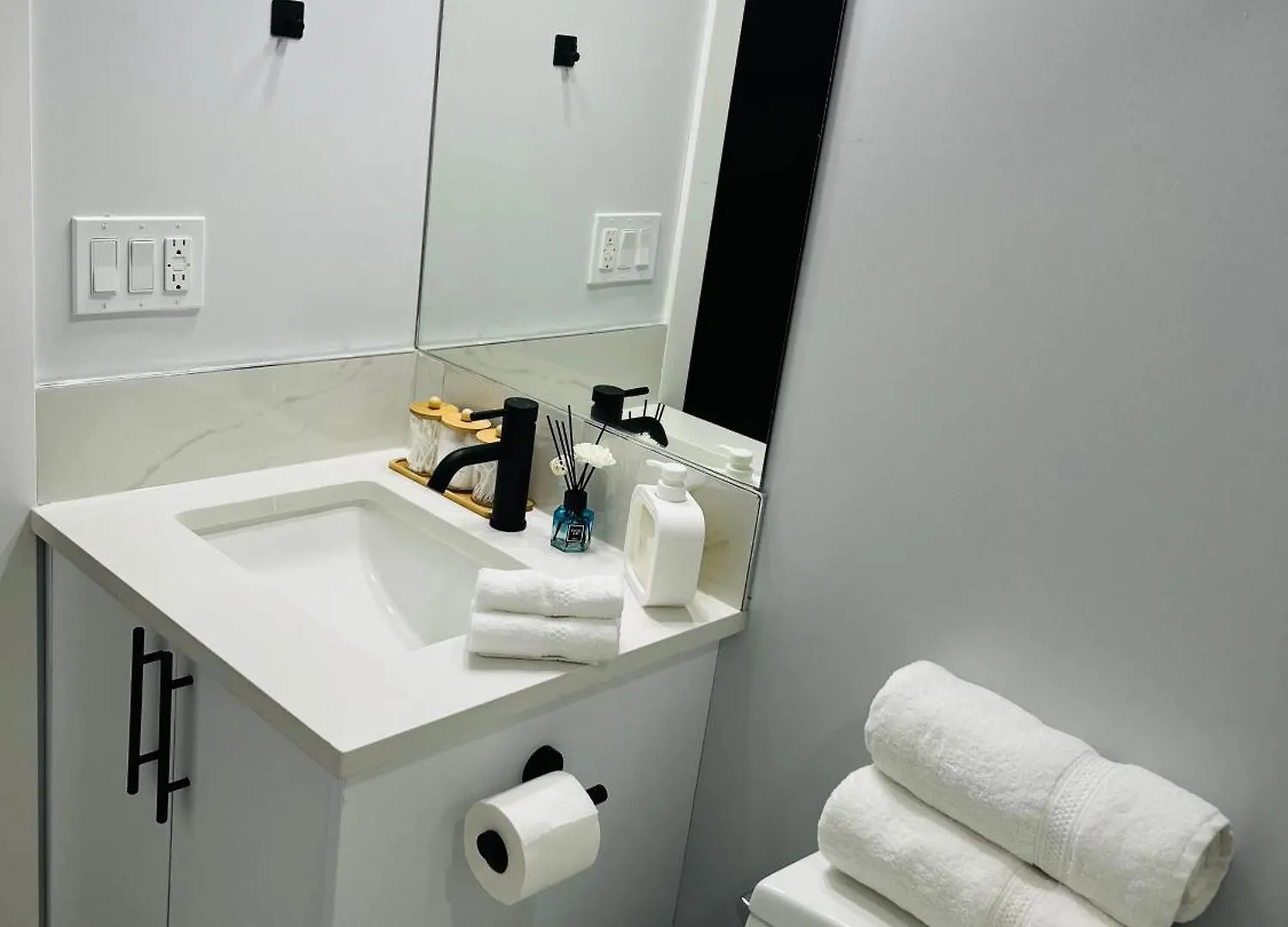 Amy'S 2-Bedroom Residence YYC 0*,