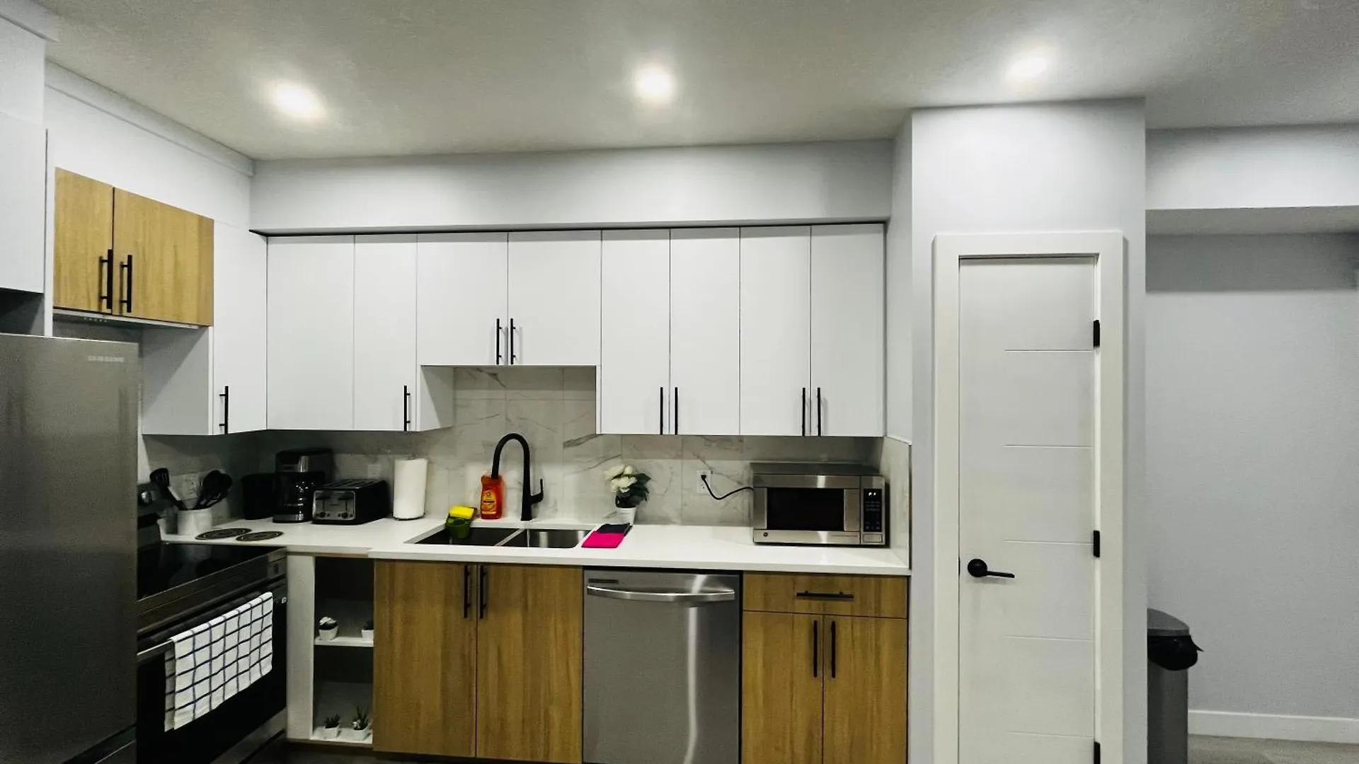 Amy'S 2-Bedroom Residence YYC
